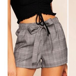 Divided H&M shorts with front tie